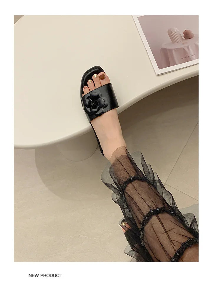 2026Summer flat sandals with floral design, casual and versatile, suitable for outdoor wear