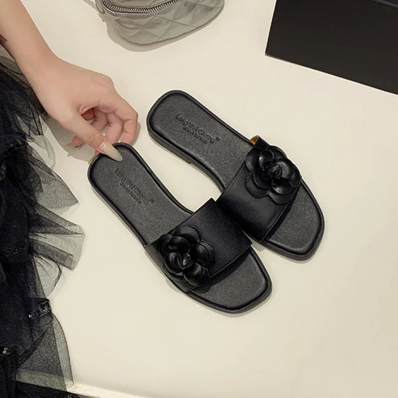 2026Summer flat sandals with floral design, casual and versatile, suitable for outdoor wear