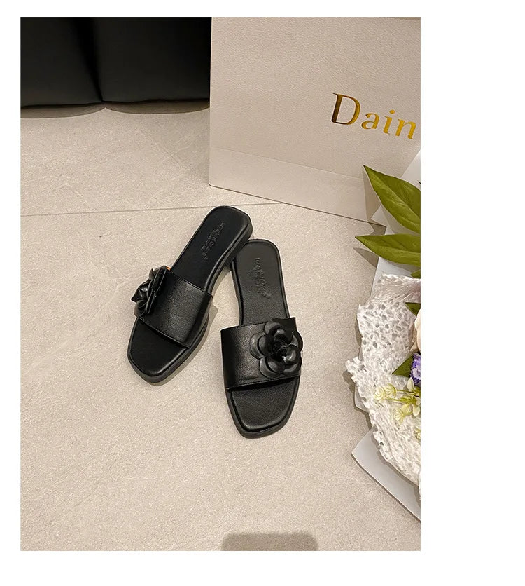 2026Summer flat sandals with floral design, casual and versatile, suitable for outdoor wear