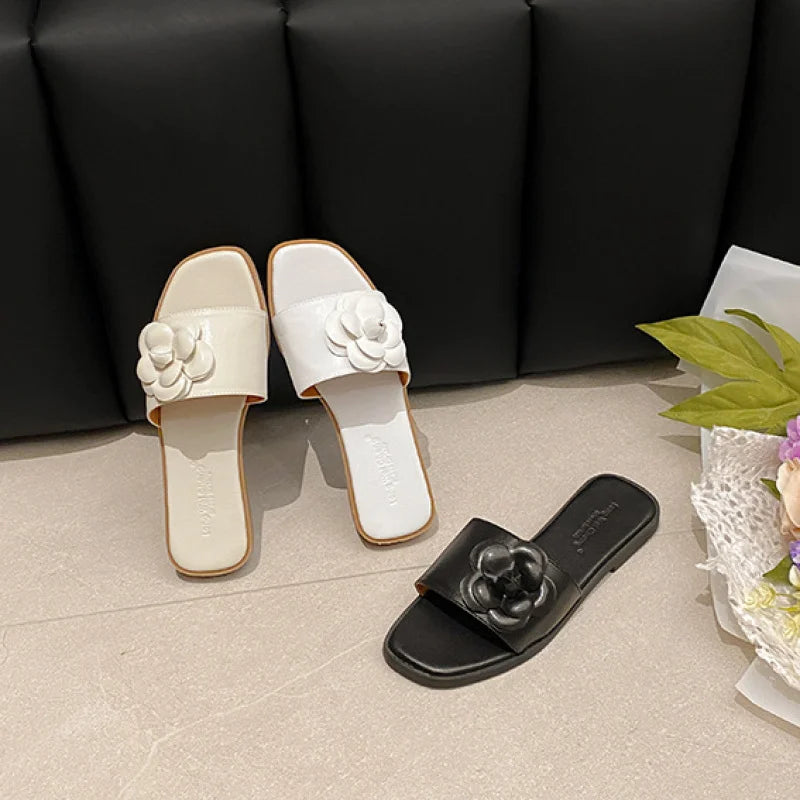 2026Summer flat sandals with floral design, casual and versatile, suitable for outdoor wear